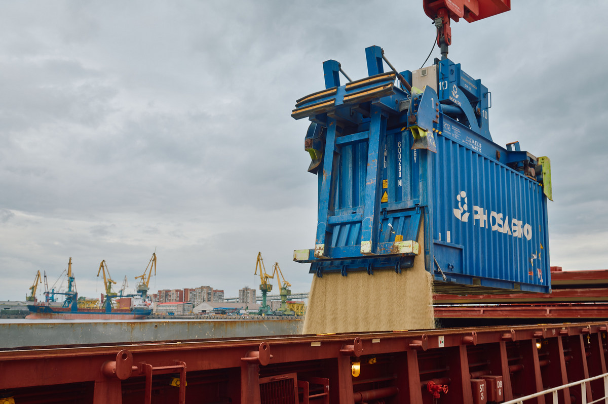 Морские вести России: «Петролеспорт» автоматизировал перевалку минеральных удобрений в контейнерах с помощью Solvo.TOS